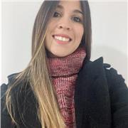 Profesora de inglés imparte clases para niños, jóvenes y adultos